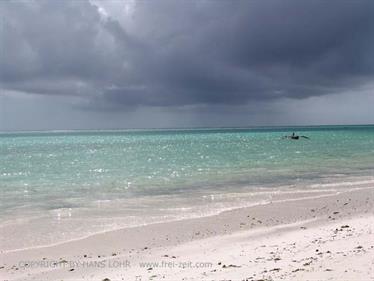 Beach walk, Zanzibar, DSC07564b